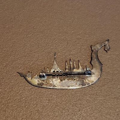 Lot 649: Sterling Siam Brooch