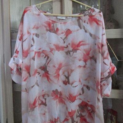 Lot 221- Liz Claiborne Blouse