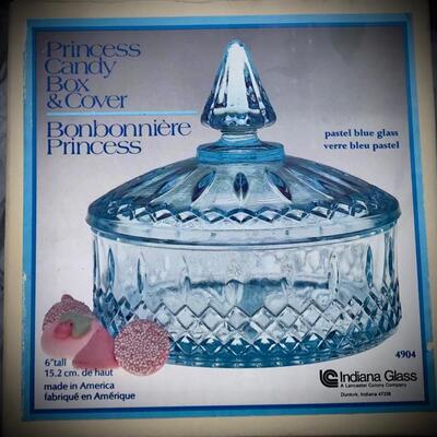 Beautiful Indiana Glass Company Princess Giftware Round Blue Candy Box & Cover