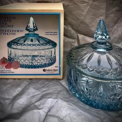Beautiful Indiana Glass Company Princess Giftware Round Blue Candy Box & Cover