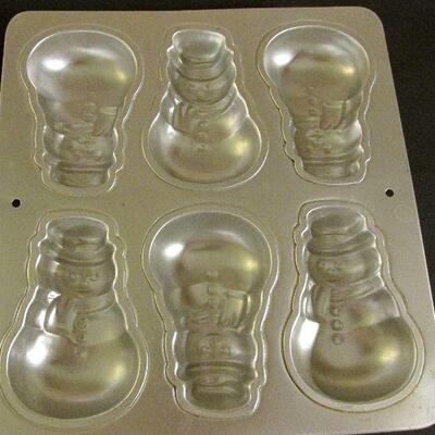 Lot 228- Collection of Baking Molds