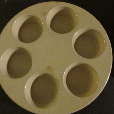 Lot 228- Collection of Baking Molds