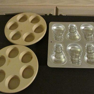 Lot 228- Collection of Baking Molds