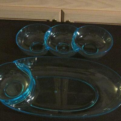 Lot 229- Tarhong Plastic Containers