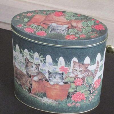 Lot 238- Kitten Music Box Tin