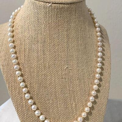 LOT 37. PEARL NECKLACE & PEARL STUD EARRINGS 14K GOLD POSTS & CLASP