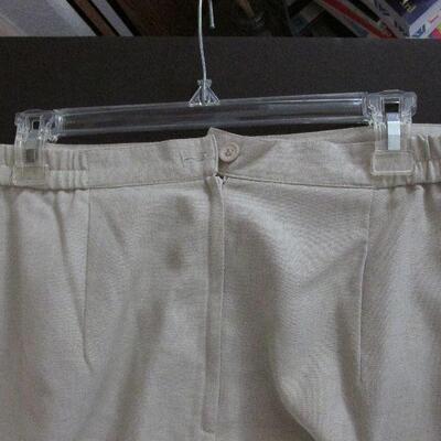 Lot 245- Joan Leslie Skirt. Size 18. No significant wear noticed.