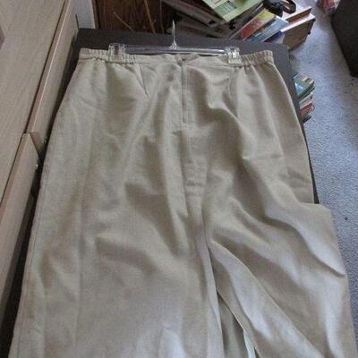 Lot 245- Joan Leslie Skirt. Size 18. No significant wear noticed.
