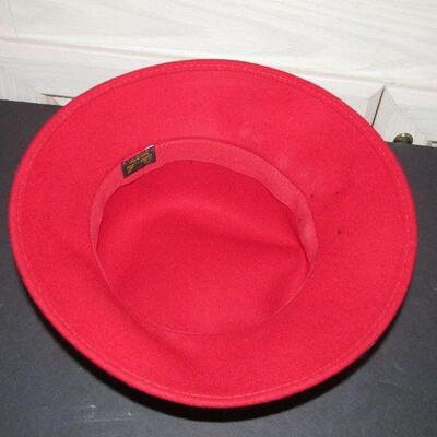 Lot 252- Da Me Hat