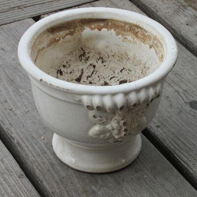 Lot 260- Collection of Planting Pots