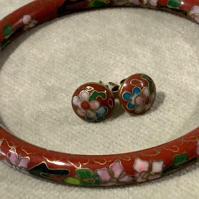 LOT 43. COSTUME JEWELRY CHINESE CLOISONNE BANGLE & POST EARRINGS
