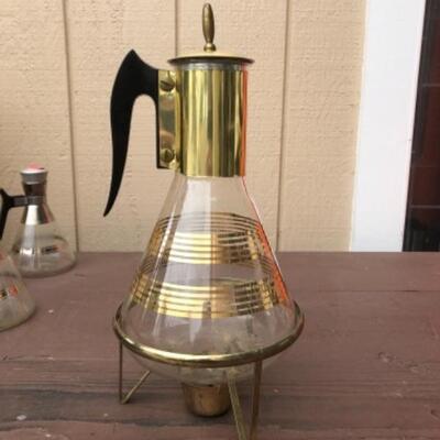 Lot 138: 8 Cup Pyrex Glass Carafe with Stand: Gold Stripes