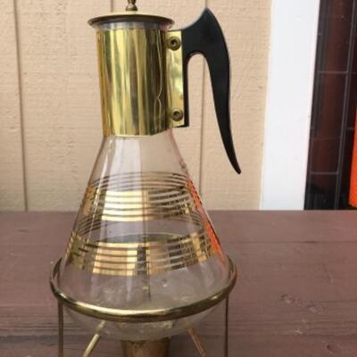 Lot 138: 8 Cup Pyrex Glass Carafe with Stand: Gold Stripes