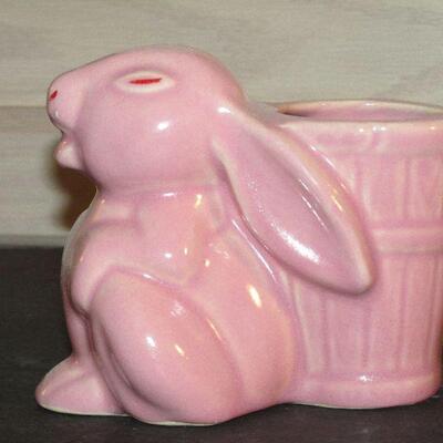 Lot 281- Uhl Pottery Rabbit Planter