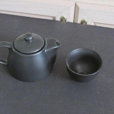 Lot 287- Designpac Inc. Teapot and Cup