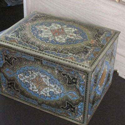 Lot 289- Large Tin