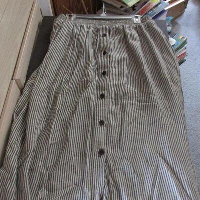 Lot 293- Options Skirt