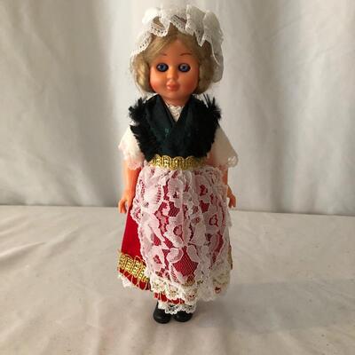 Lot 47 - International Doll Collection