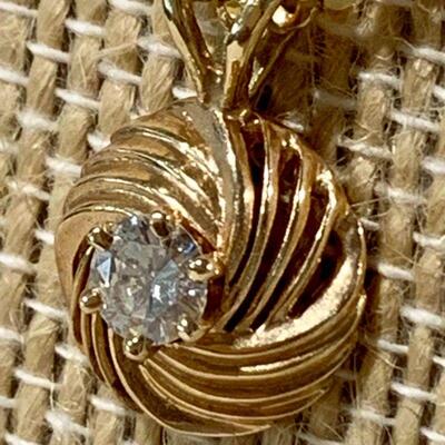 LOT 52 FINE JEWELRY DIAMOND & 14K GOLD PENDANT