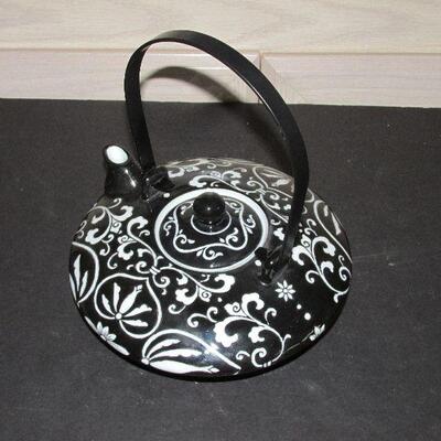 Lot 316- World Market Teapot and Cups