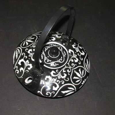 Lot 316- World Market Teapot and Cups