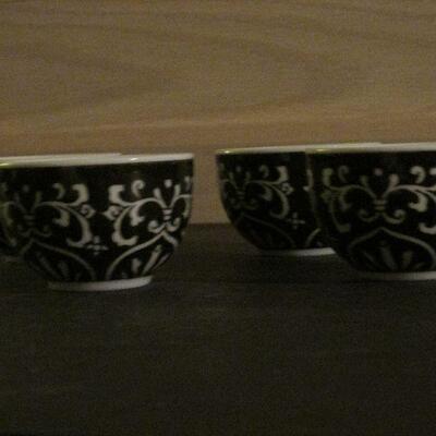 Lot 316- World Market Teapot and Cups