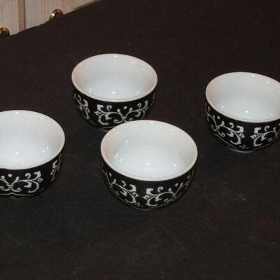 Lot 316- World Market Teapot and Cups