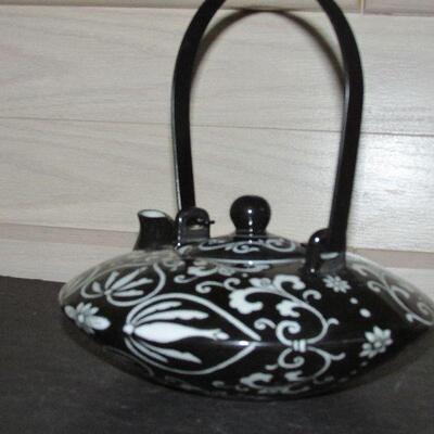 Lot 316- World Market Teapot and Cups