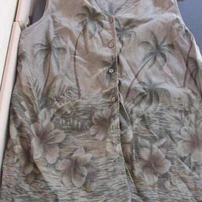 Lot 322- White Stag Palm Trees Vest