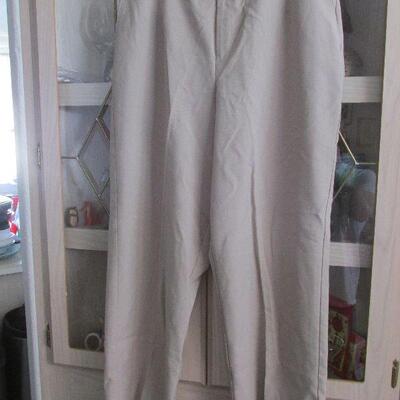 Lot 325- Briggs NY Pants