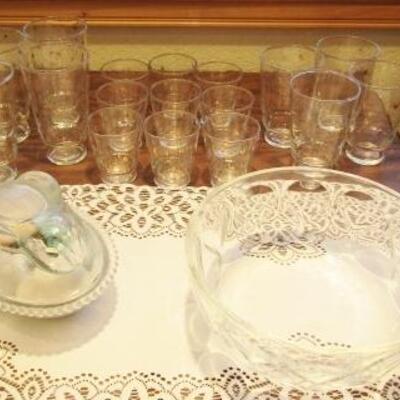 LOT 114  VINTAGE GLASSES WITH GOLD DESIGNS & MORE
