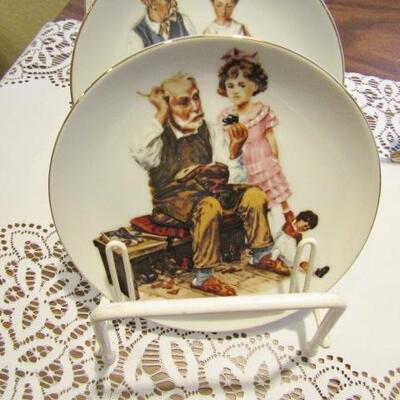 LOT 122  NORMAN ROCKWELL PLATES