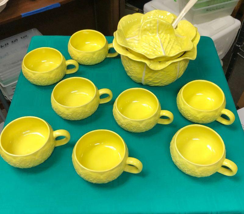 Vintage Secla Yellow Cabbage Leaf Majolica SOUP TUREEN w/Lid & Ladle plus 8  bowls from Portugal | EstateSales.org
