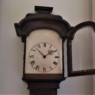 Lot #82  Very Slim Battery Operated Case Clock - working condition
