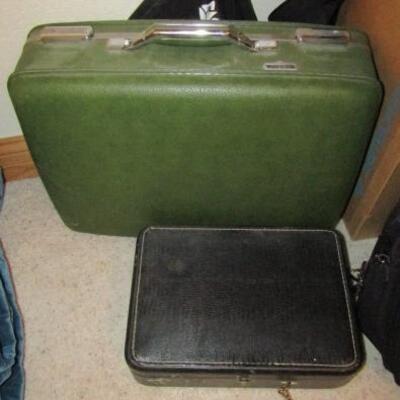 LOT 154 LUGGAGE, SUITCASES, GARMENT BAG & CARRY ONS