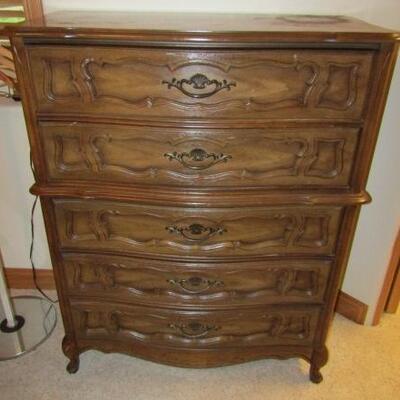 LOT 156  CHEST OF DRAWER