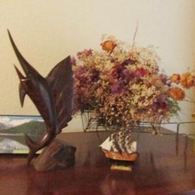 LOT 157  WOODEN MARLIN, DRIED FLOWERS & MORE
