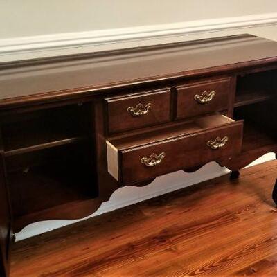 Lot #95  Thomasville Queen Anne Style Buffet