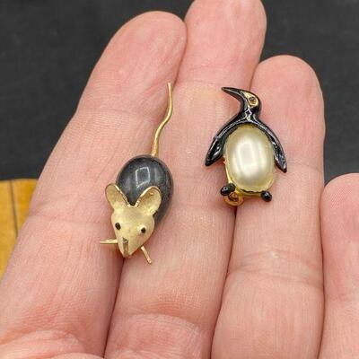 Vintage Cabochon Body Animal Pins