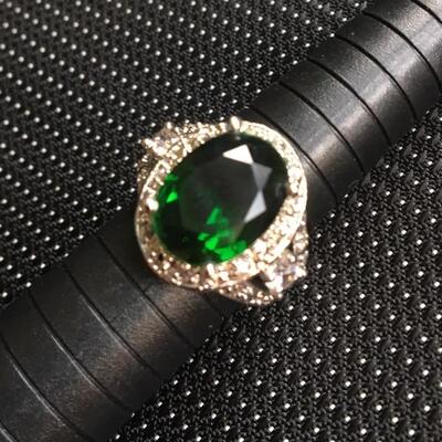 Sterling Silver Ring Size 8 with Green Center Stone