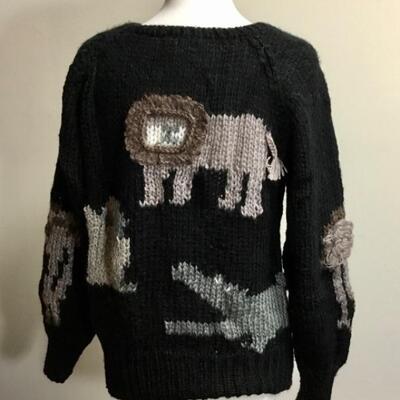 Vintage P. G. E. hand knit Animal sweater 86% acrylic 14% wool size L lion, kangaroo, lion, etc