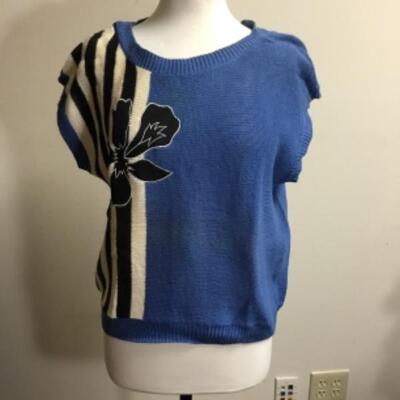 Vintage Short sleeve sweater top, Medium blue knit with big black lily on black and white vertical stripes