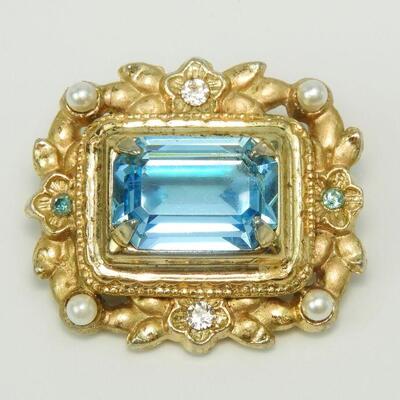 Vintage Coro Aqua Rhinestone Gold Tone Brooch/Pin