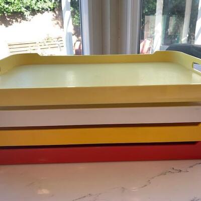 LOT 75 Set of 4 Plastic Serving Trays Ingrid Ltd