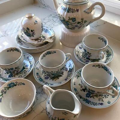 LOT 76 Vintage Spode Mulberry Dinnerware