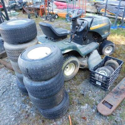 Craftsman 42' LT1000 Lawn Tractor includes Tires as Shown (A)