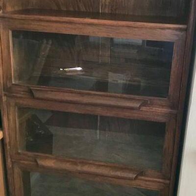 Lawyer's Bookcase With Four Shelves