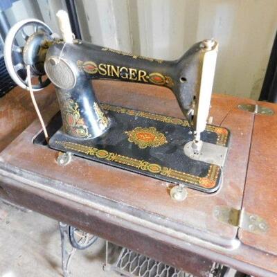 Antique 1910 Singer Treadle Sewing Machine Model 66 (S13)
