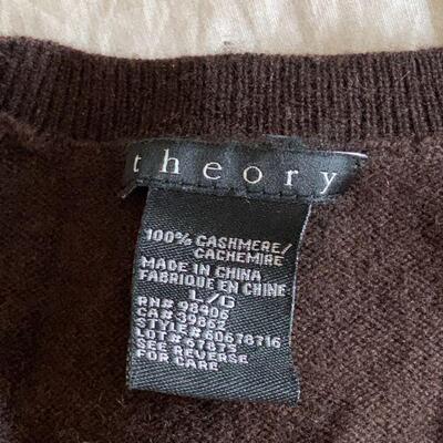 LOT 123  THEORY 100% CASHMERE SWEATER 