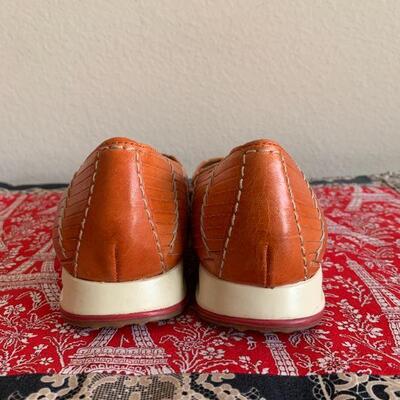 LOT 127  COLE HAAN WEDGE SHOE SIZE 9